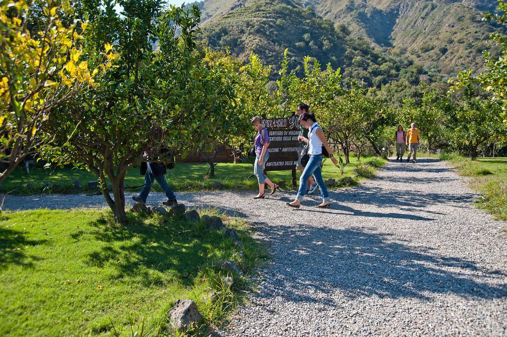 Glamping Alcantara Motta Camastra Exterior photo